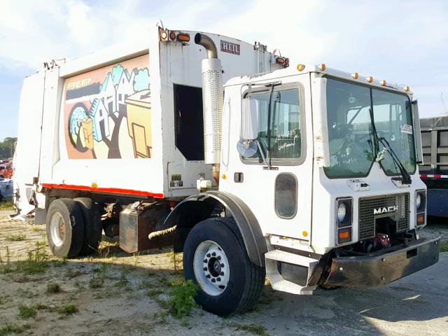 1M2K194C75M027738 - 2005 MACK 600 MR600 WHITE photo 1