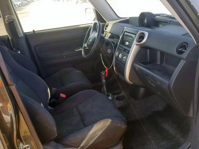 JTLKT334440139977 - 2004 TOYOTA SCION XB 灰色 照片 5