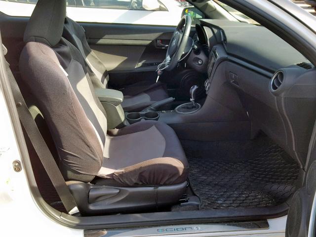 JTKJF5C75B3020943 - 2011 TOYOTA SCION TC WHITE photo 5