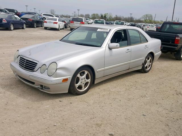 WDBJF65J8YB012256 - 2000 MERCEDES-BENZ E 320 SILVER photo 2