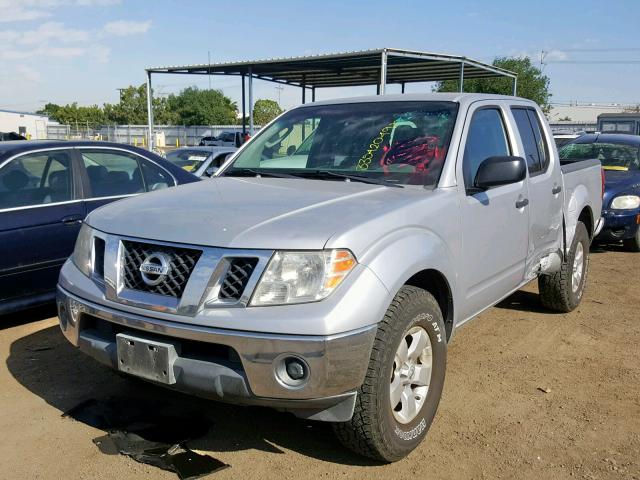 1N6AD07U79C410658 - 2009 NISSAN FRONTIER C SILVER photo 2