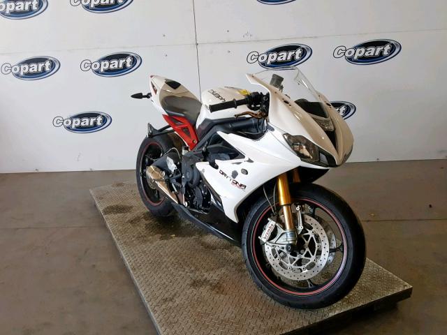 SMTA02YK7DJ578829 - 2013 TRIUMPH MOTORCYCLE DAYTONA 67 WHITE photo 1