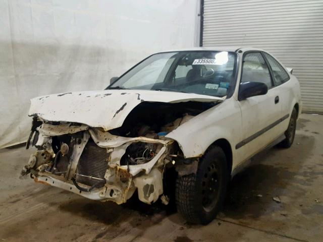 1HGEJ6225WL038997 - 1998 HONDA CIVIC DX WHITE photo 2