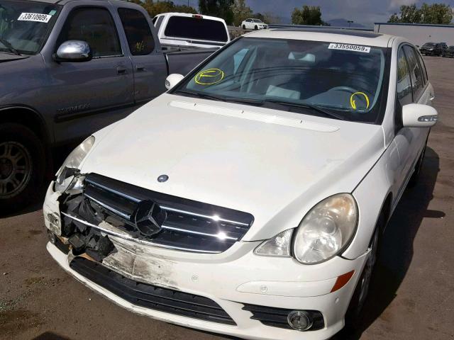 4JGCB65E39A090858 - 2009 MERCEDES-BENZ R 350 4MAT WHITE photo 2