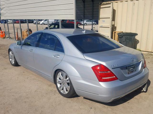 WDDNG9FB2AA300462 - 2010 MERCEDES-BENZ S 400 SILVER photo 3