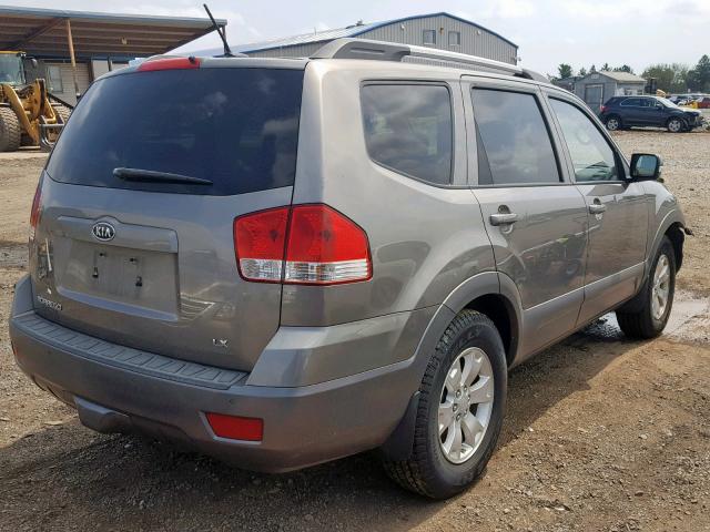 KNDJH741185008468 - 2009 KIA BORREGO LX GRAY photo 4