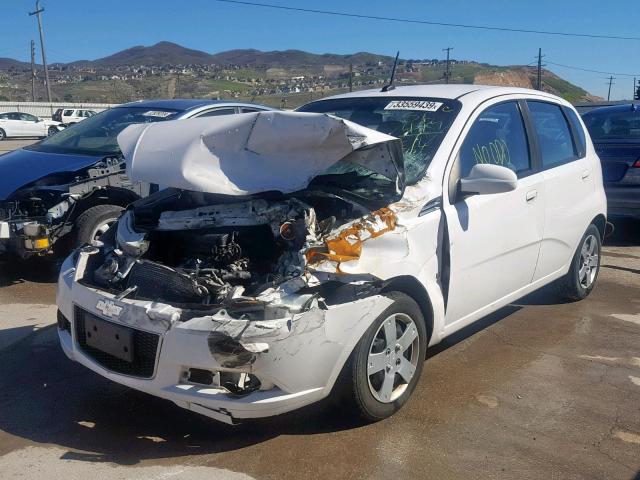 KL1TD66E59B617376 - 2009 CHEVROLET AVEO LS WHITE photo 2