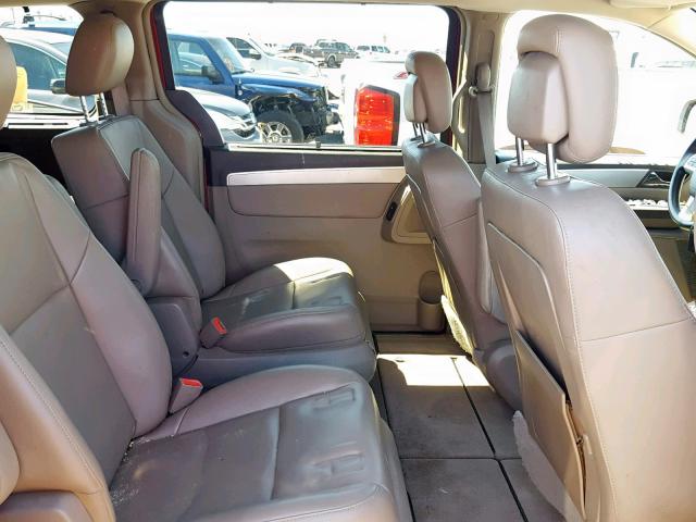 2C4RVABG0CR194127 - 2012 VOLKSWAGEN ROUTAN SE RED photo 6