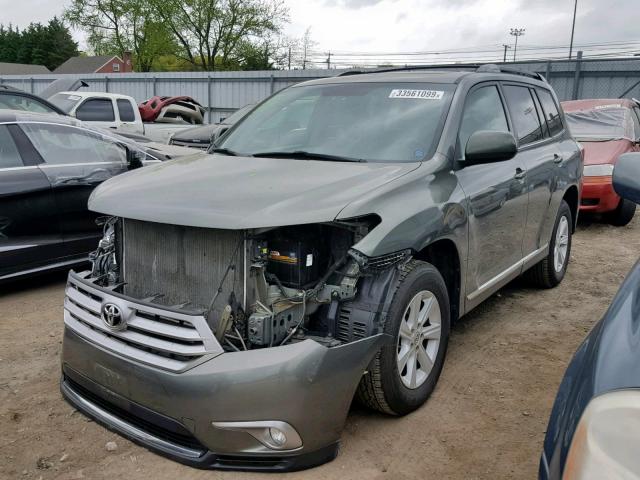 5TDBK3EH4BS066215 - 2011 TOYOTA HIGHLANDER GRAY photo 2