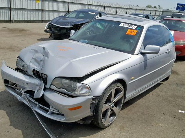 WBABN53472JU38014 - 2002 BMW 330 CI SILVER photo 2