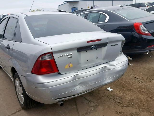 1FAFP34N67W119469 - 2007 FORD FOCUS ZX4 GRAY photo 9