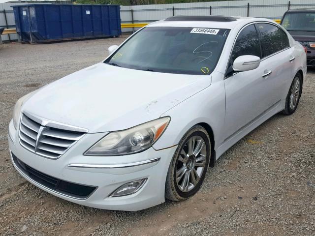 KMHGC4DF8CU174872 - 2012 HYUNDAI GENESIS 4. WHITE photo 2