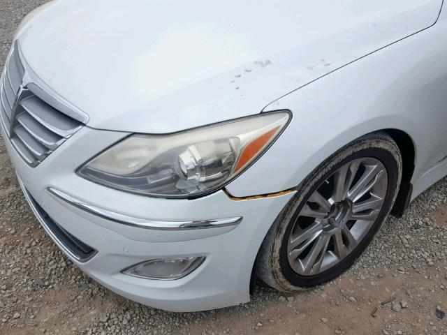 KMHGC4DF8CU174872 - 2012 HYUNDAI GENESIS 4. WHITE photo 9