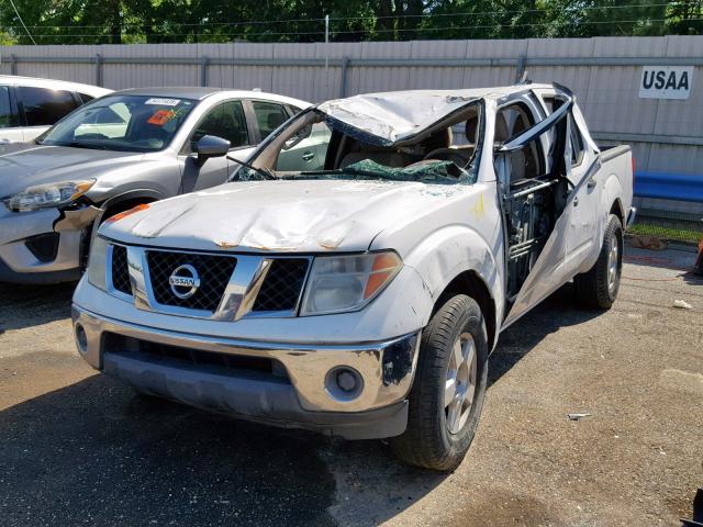 1N6AD07U87C464189 - 2007 NISSAN FRONTIER C WHITE photo 2