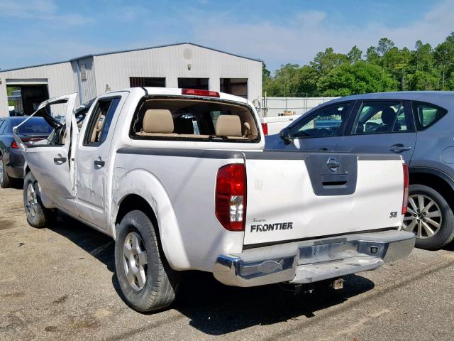 1N6AD07U87C464189 - 2007 NISSAN FRONTIER C WHITE photo 3