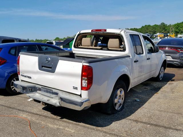 1N6AD07U87C464189 - 2007 NISSAN FRONTIER C WHITE photo 4