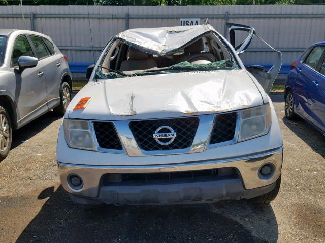 1N6AD07U87C464189 - 2007 NISSAN FRONTIER C WHITE photo 9