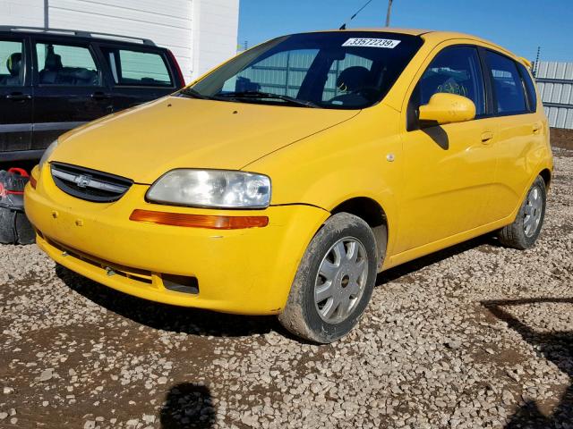 KL1TG62655B339143 - 2005 CHEVROLET AVEO LT YELLOW photo 2