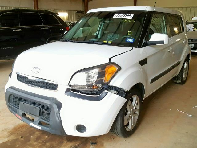 KNDJT2A25B7283805 - 2011 KIA SOUL WHITE photo 2