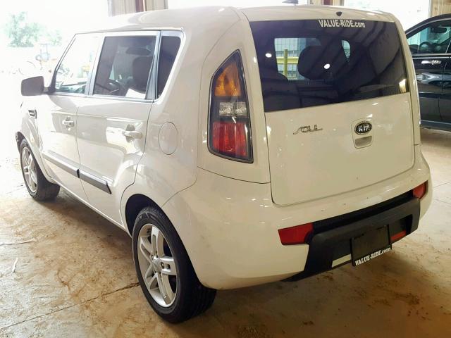 KNDJT2A25B7283805 - 2011 KIA SOUL WHITE photo 3