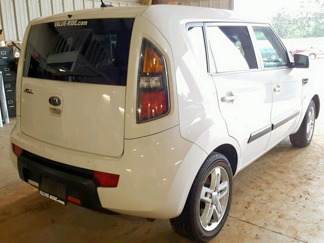 KNDJT2A25B7283805 - 2011 KIA SOUL WHITE photo 4