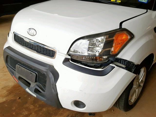 KNDJT2A25B7283805 - 2011 KIA SOUL WHITE photo 9