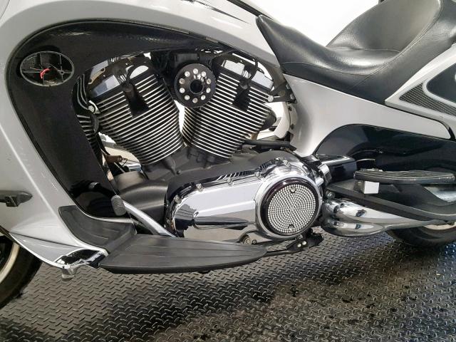 5VPSW36N8B3005865 - 2011 VICTORY MOTORCYCLES VISION TOU BLACK photo 6