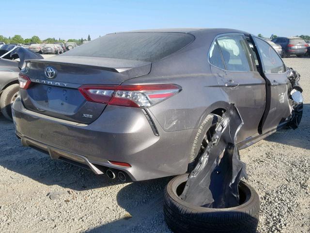 4T1B61HK4JU125477 - 2018 TOYOTA CAMRY XSE GRAY photo 4