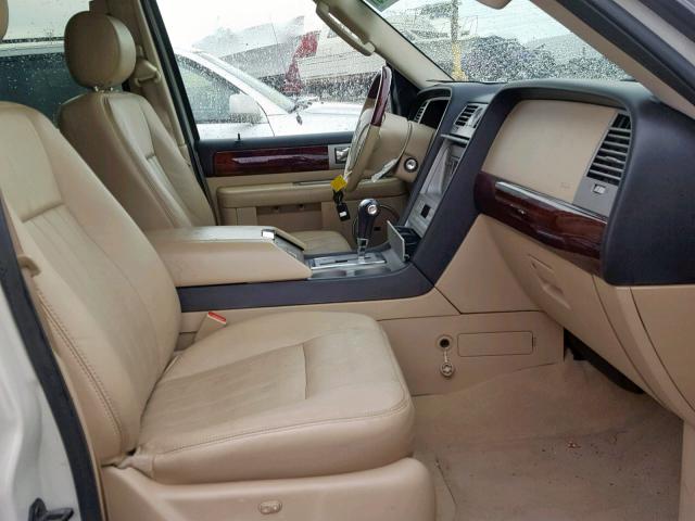 5LMFU28545LJ00448 - 2005 LINCOLN NAVIGATOR Blanc photo 5