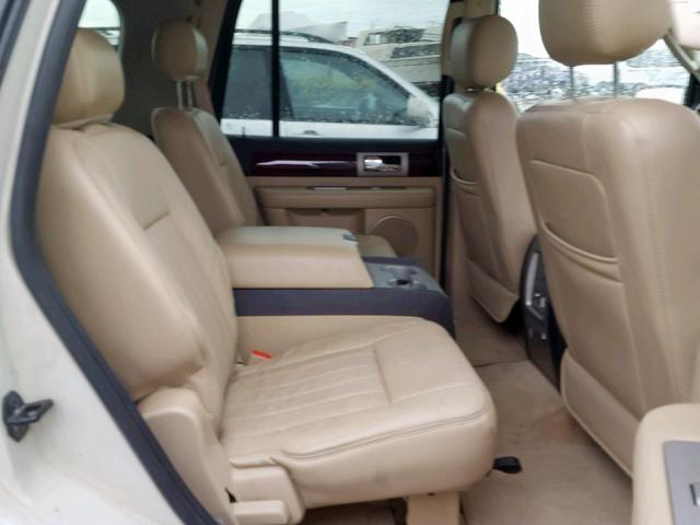 5LMFU28545LJ00448 - 2005 LINCOLN NAVIGATOR Blanc photo 6