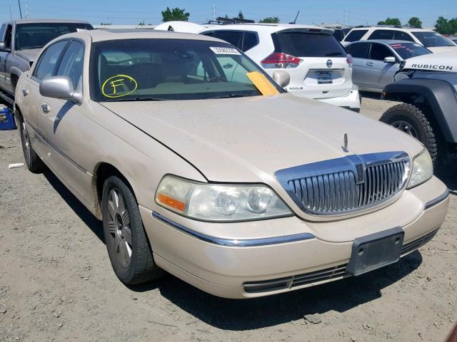 1LNHM83W63Y626854 - 2003 LINCOLN TOWN CAR C GOLD photo 1