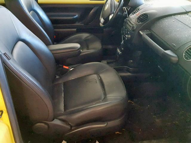 3VWRG3AG6AM018708 - 2010 VOLKSWAGEN NEW BEETLE YELLOW photo 5