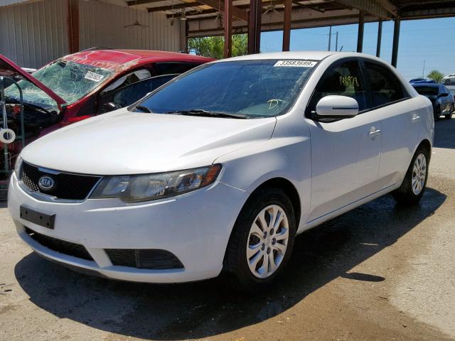 KNAFU4A29D5724832 - 2013 KIA FORTE EX WHITE photo 2