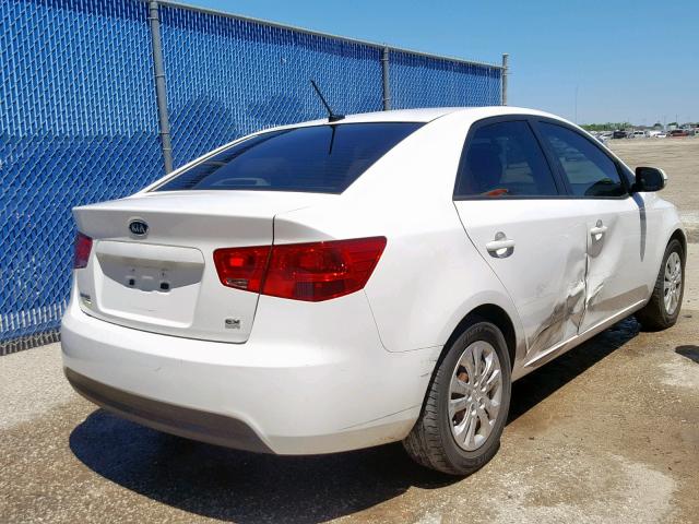 KNAFU4A29D5724832 - 2013 KIA FORTE EX WHITE photo 4