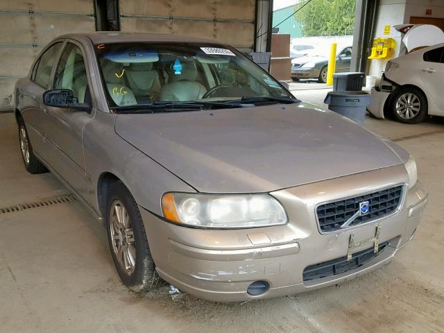 YV1RS612352454026 - 2005 VOLVO S60 GOLD photo 1