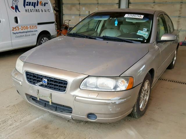 YV1RS612352454026 - 2005 VOLVO S60 GOLD photo 2