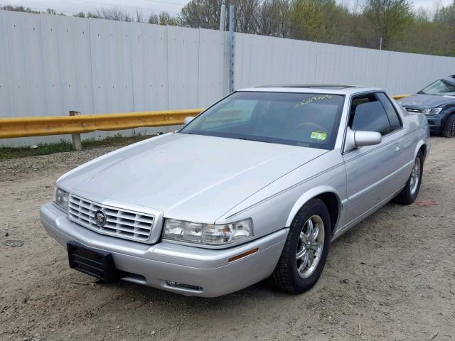 1G6ET1293YB702783 - 2000 CADILLAC ELDORADO T SILVER photo 2