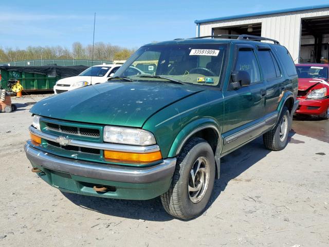 1GNDT13W4Y2247916 - 2000 CHEVROLET BLAZER GREEN photo 2