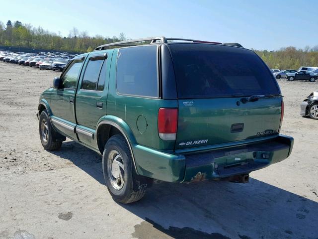 1GNDT13W4Y2247916 - 2000 CHEVROLET BLAZER GREEN photo 3