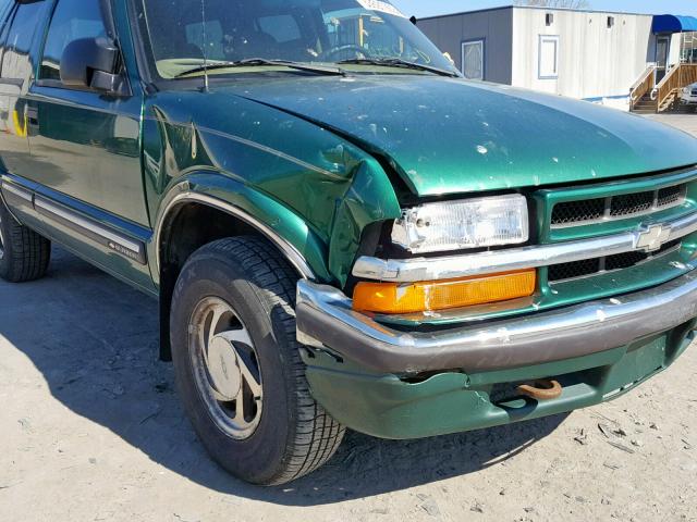 1GNDT13W4Y2247916 - 2000 CHEVROLET BLAZER GREEN photo 9