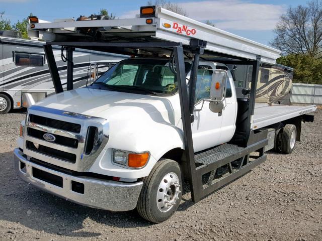 3FRWX65B06V320263 - 2006 FORD F650 SUPER WHITE photo 2