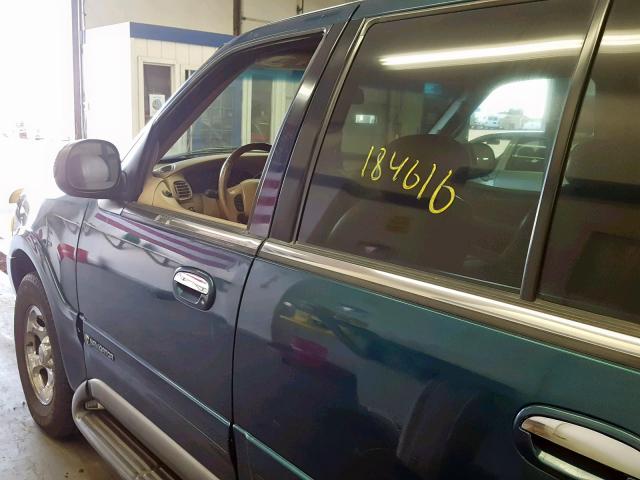 5LMPU28LXWLJ36617 - 1998 LINCOLN NAVIGATOR 青绿色 照片 9