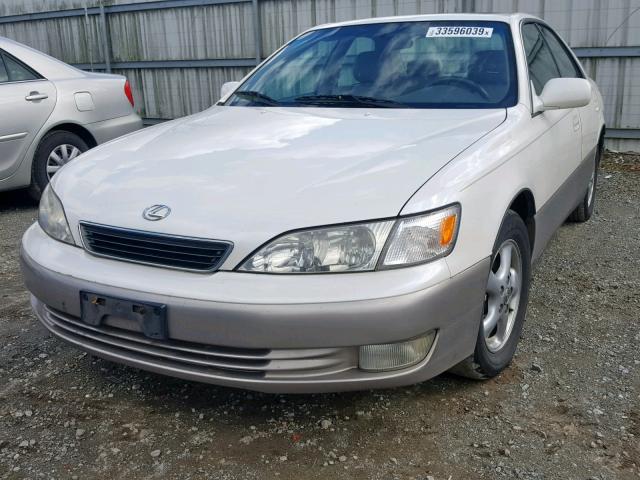 JT8BF28G2W0138604 - 1998 LEXUS ES 300 CREAM photo 2