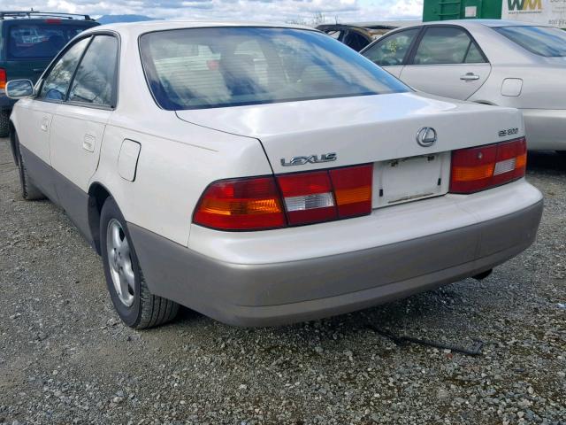 JT8BF28G2W0138604 - 1998 LEXUS ES 300 CREAM photo 3