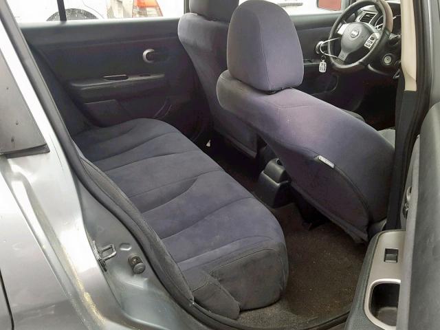 3N1BC13E38L400245 - 2008 NISSAN VERSA S GRAY photo 6