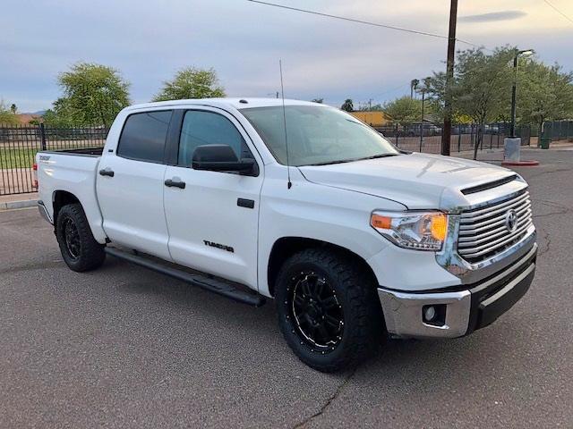 5TFEW5F1XHX216264 - 2017 TOYOTA TUNDRA CRE WHITE photo 1