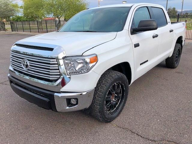 5TFEW5F1XHX216264 - 2017 TOYOTA TUNDRA CRE WHITE photo 2