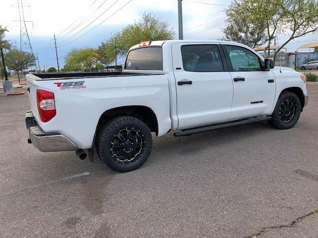 5TFEW5F1XHX216264 - 2017 TOYOTA TUNDRA CRE WHITE photo 4