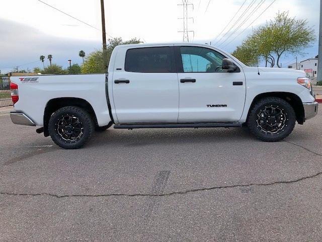 5TFEW5F1XHX216264 - 2017 TOYOTA TUNDRA CRE WHITE photo 9