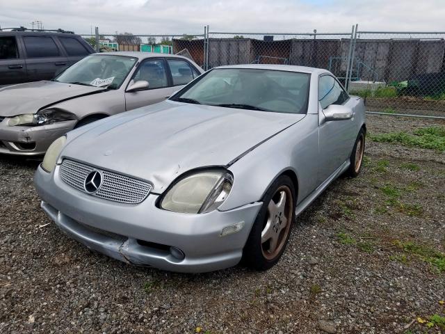 WDBKK65F21F220465 - 2001 MERCEDES-BENZ SLK 320  photo 2